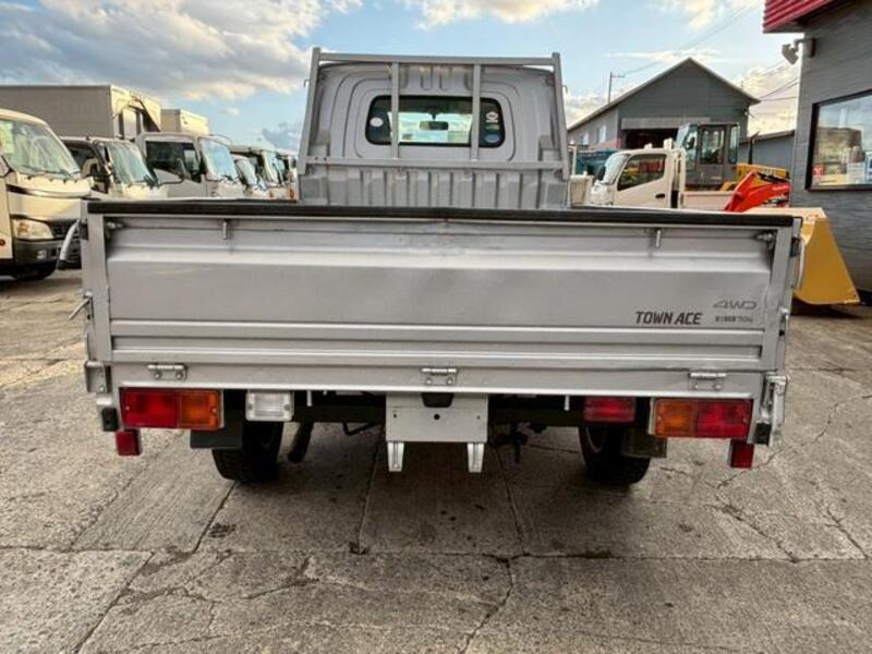 TOWNACE TRUCK