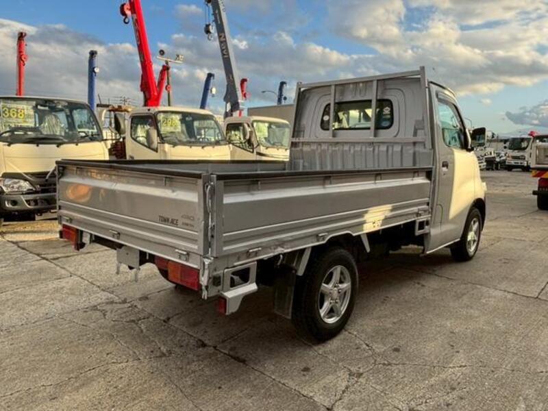 TOWNACE TRUCK