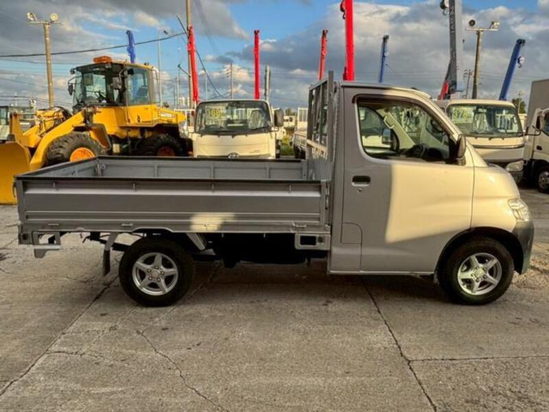 TOWNACE TRUCK