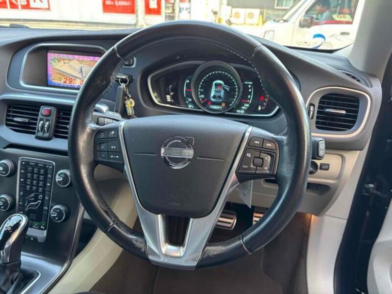 V40