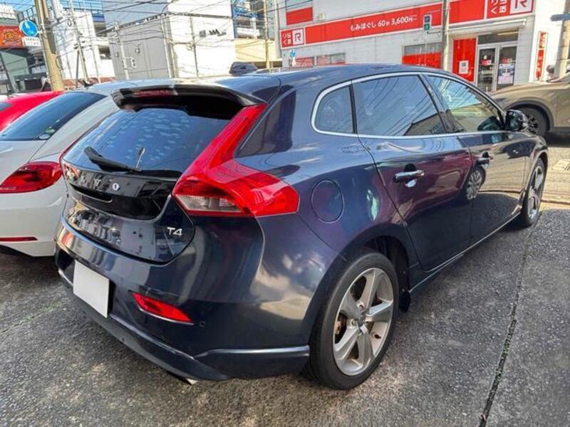 V40