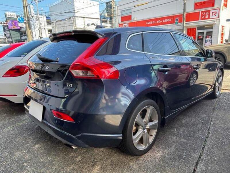 V40