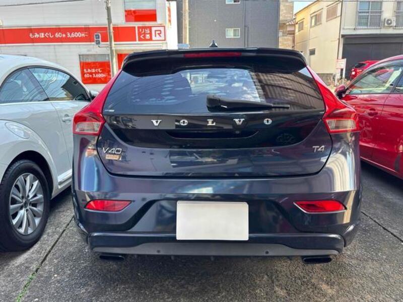 V40