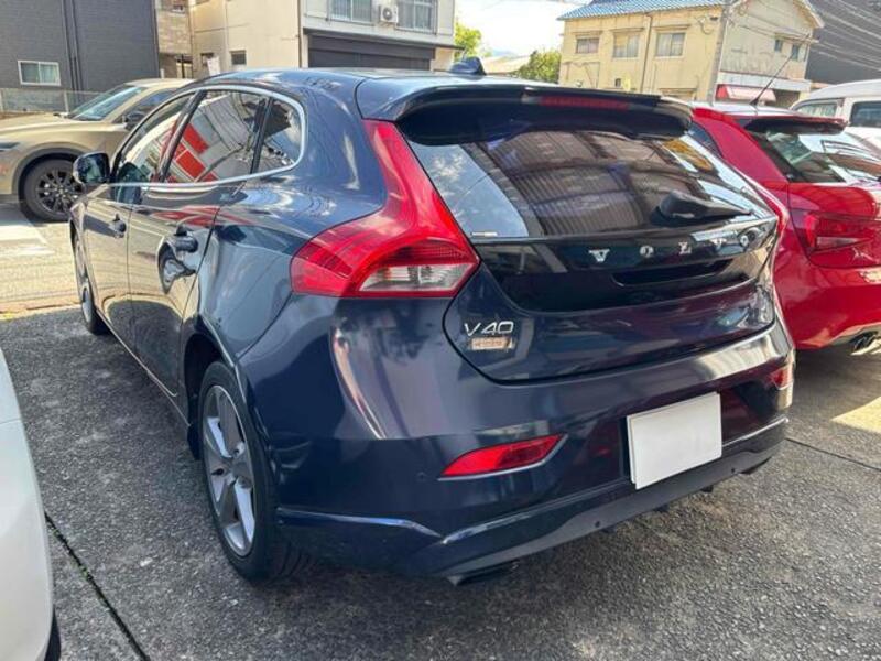V40