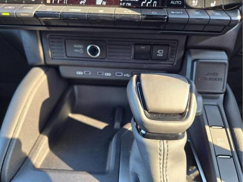LAND CRUISER 250