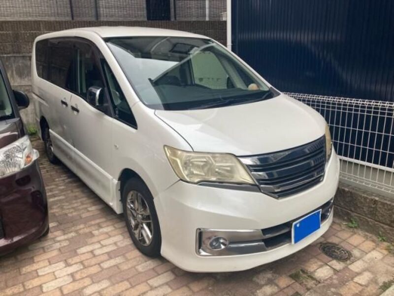 NISSAN SERENA