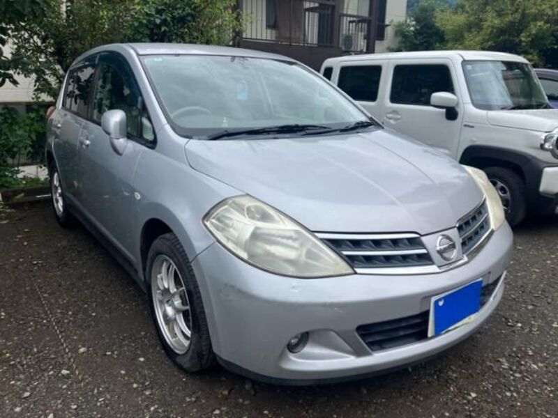 NISSAN TIIDA