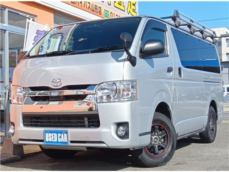 TOYOTA HIACE