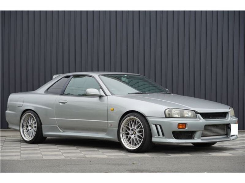 NISSAN SKYLINE