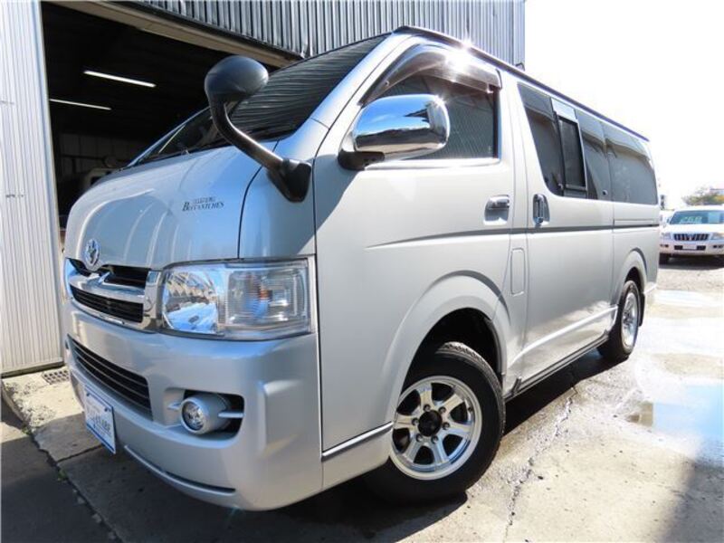 TOYOTA HIACE