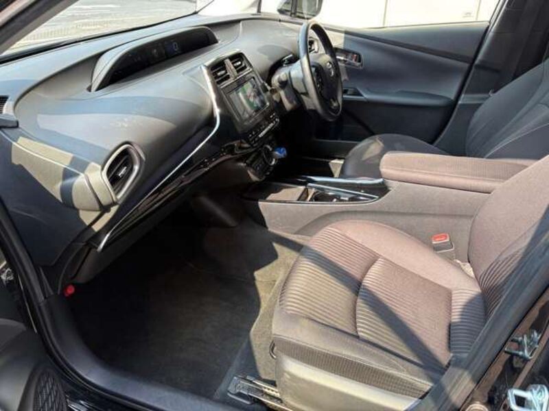 PRIUS PHV