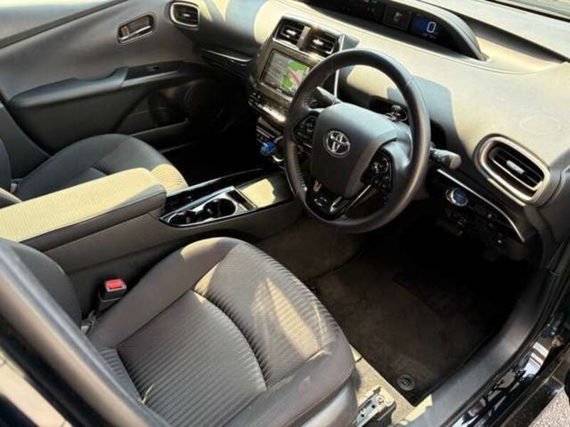 PRIUS PHV