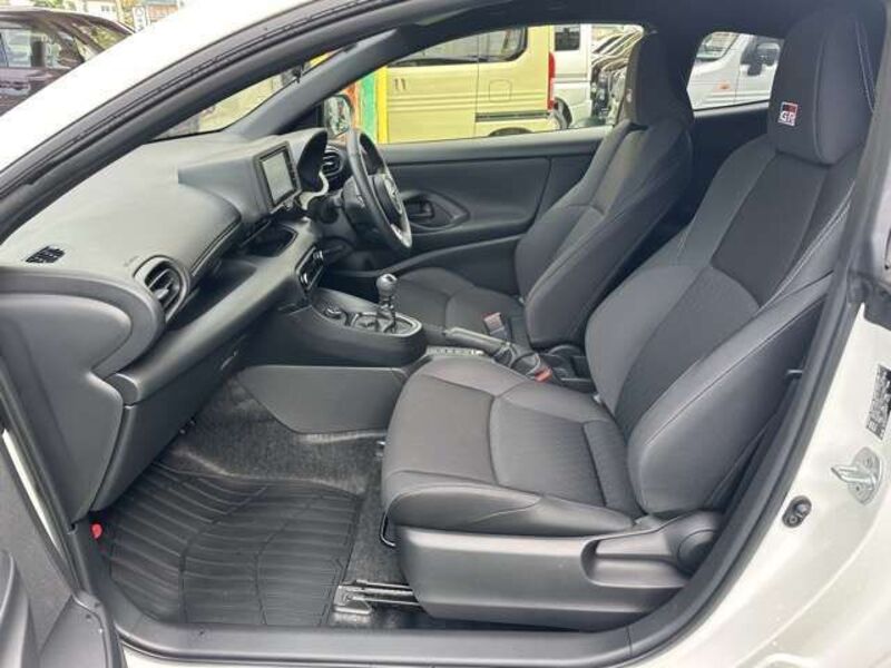 GR YARIS