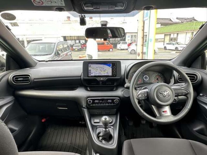 GR YARIS