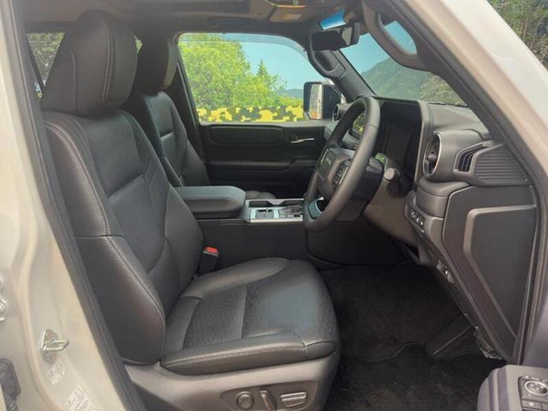 LAND CRUISER 250
