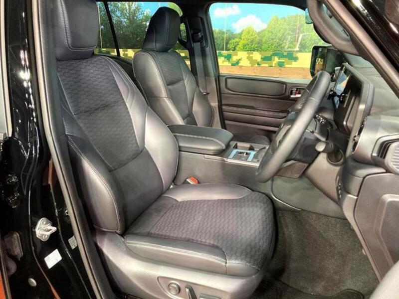 LAND CRUISER 250