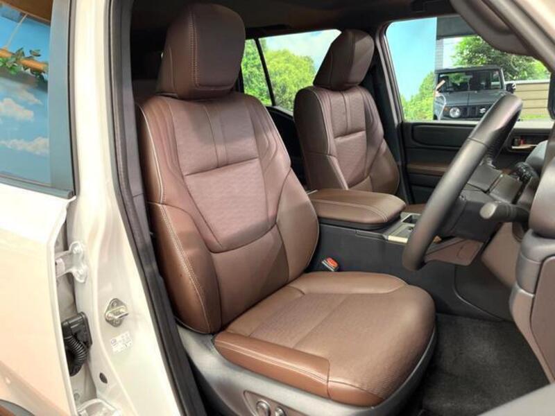 LAND CRUISER 250