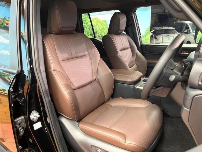 LAND CRUISER 250