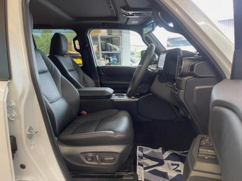 LAND CRUISER 250