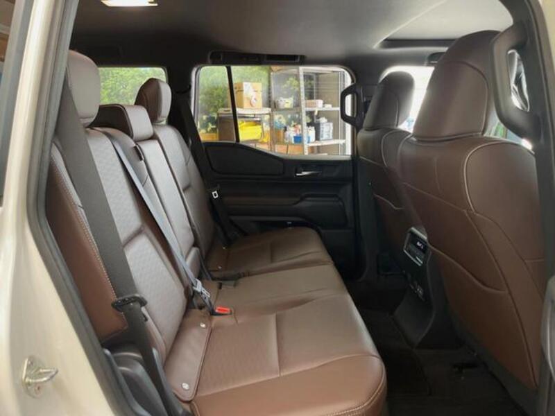 LAND CRUISER 250