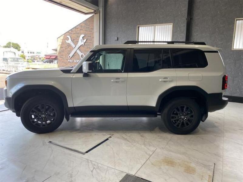 LAND CRUISER 250