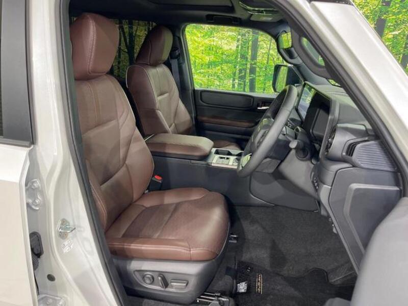 LAND CRUISER 250