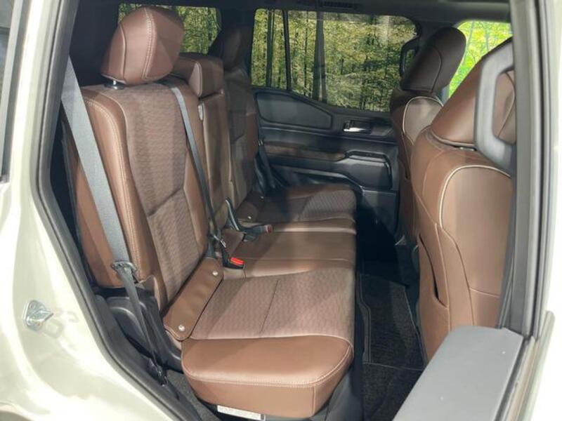 LAND CRUISER 250