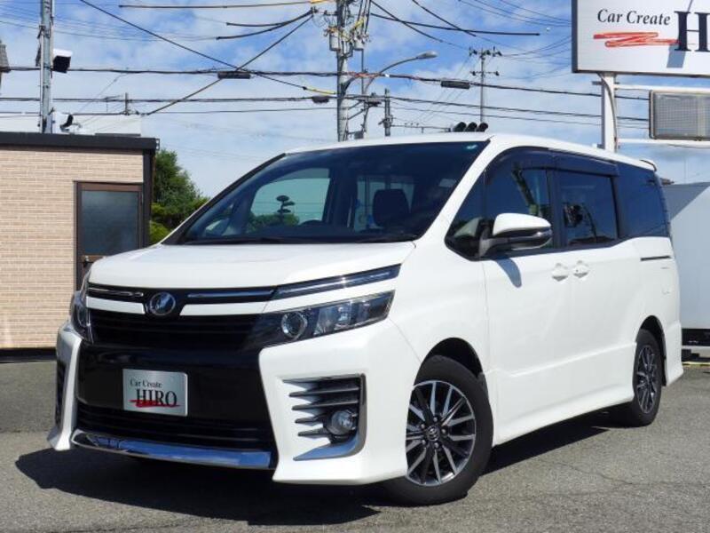 TOYOTA VOXY