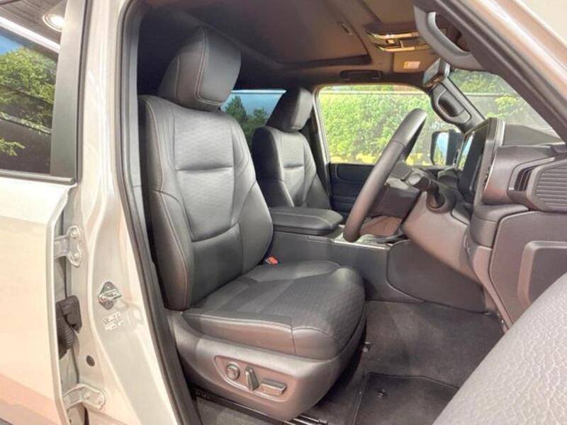 LAND CRUISER 250