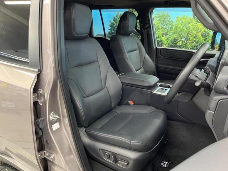 LAND CRUISER 250