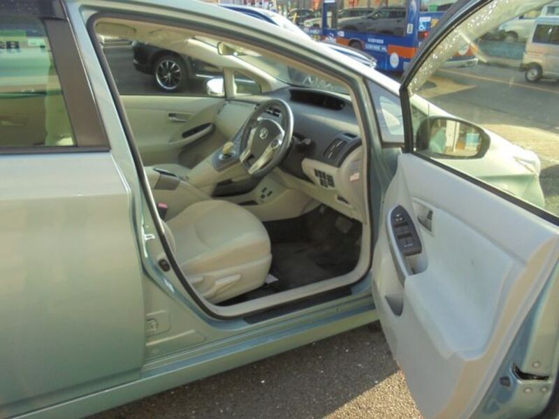PRIUS PHV