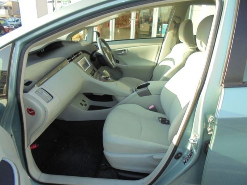 PRIUS PHV