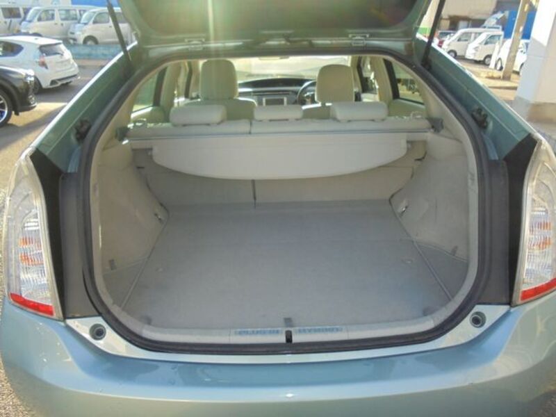PRIUS PHV