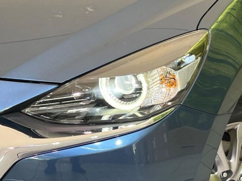 MAZDA2