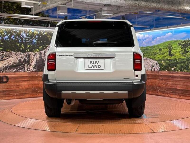 LAND CRUISER 250