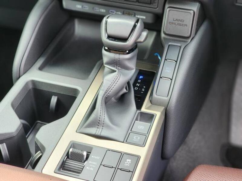 LAND CRUISER 250