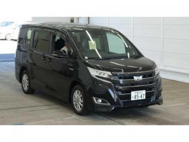 TOYOTA NOAH