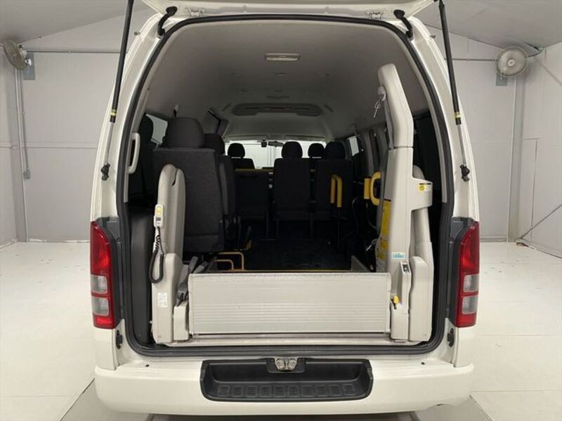 HIACE COMMUTER