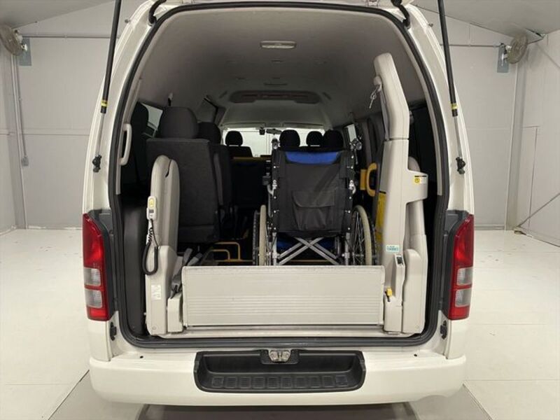 HIACE COMMUTER