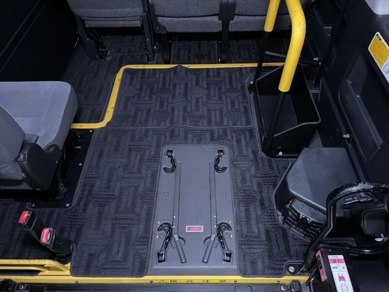 HIACE COMMUTER