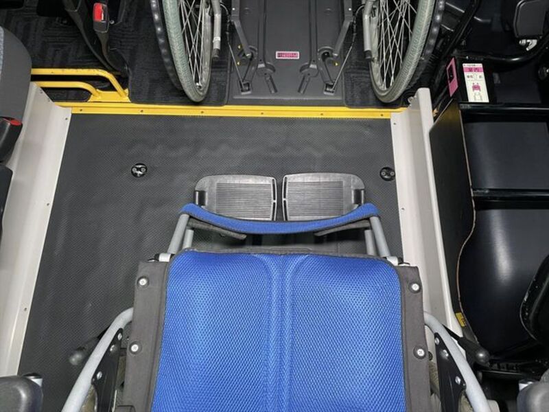 HIACE COMMUTER