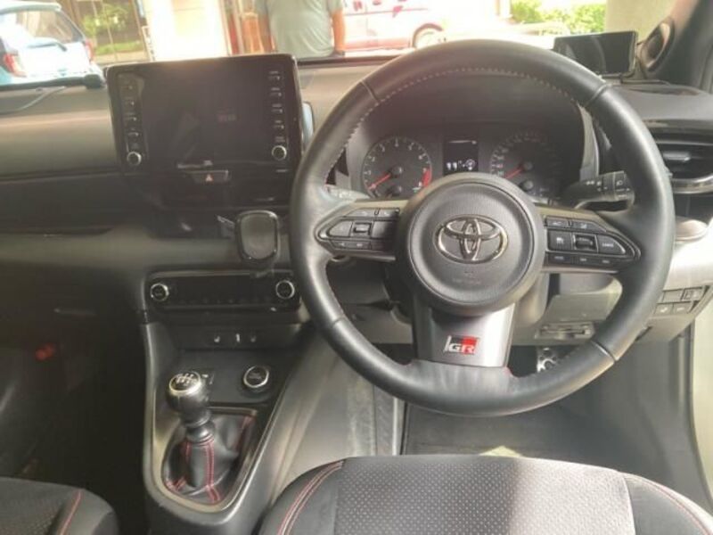 GR YARIS