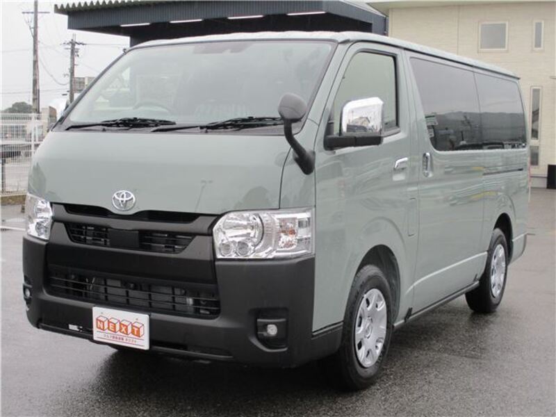 TOYOTA HIACE
