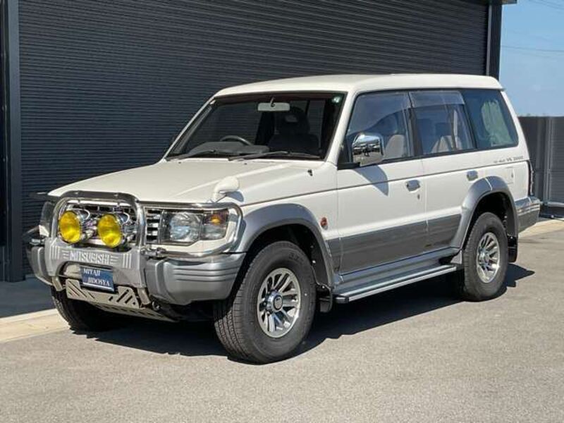 MITSUBISHI PAJERO