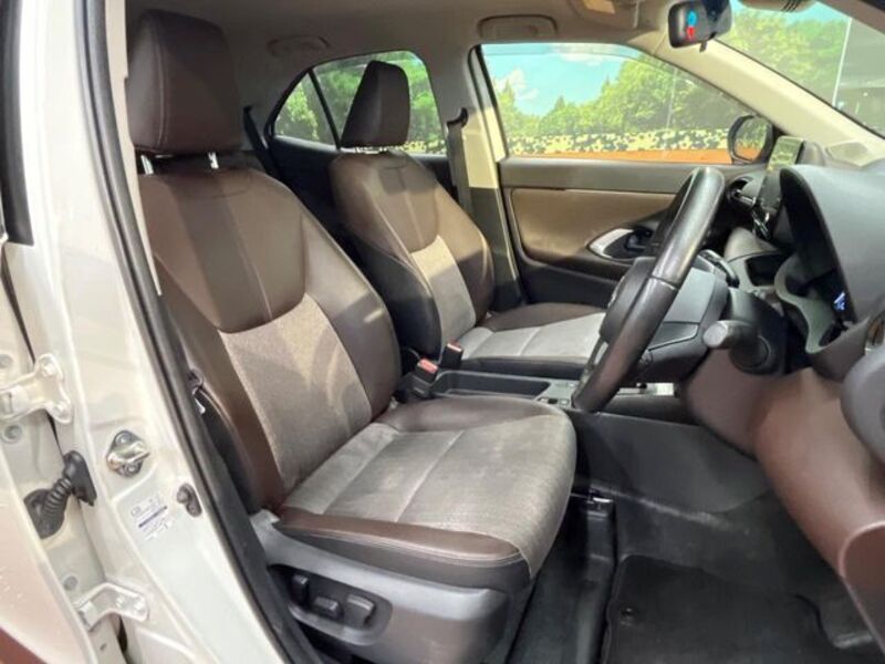 YARIS CROSS