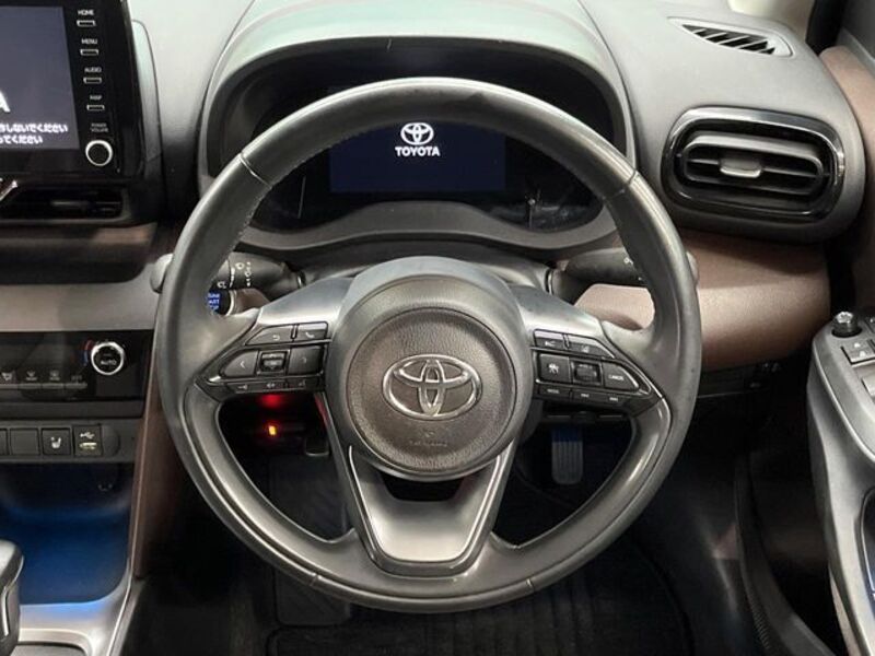 YARIS CROSS