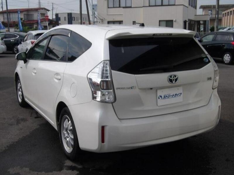 PRIUS ALPHA