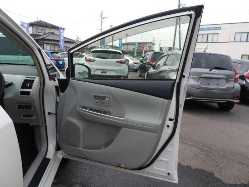 PRIUS ALPHA