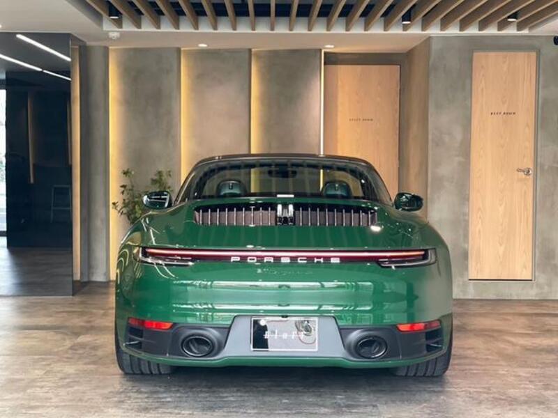 911