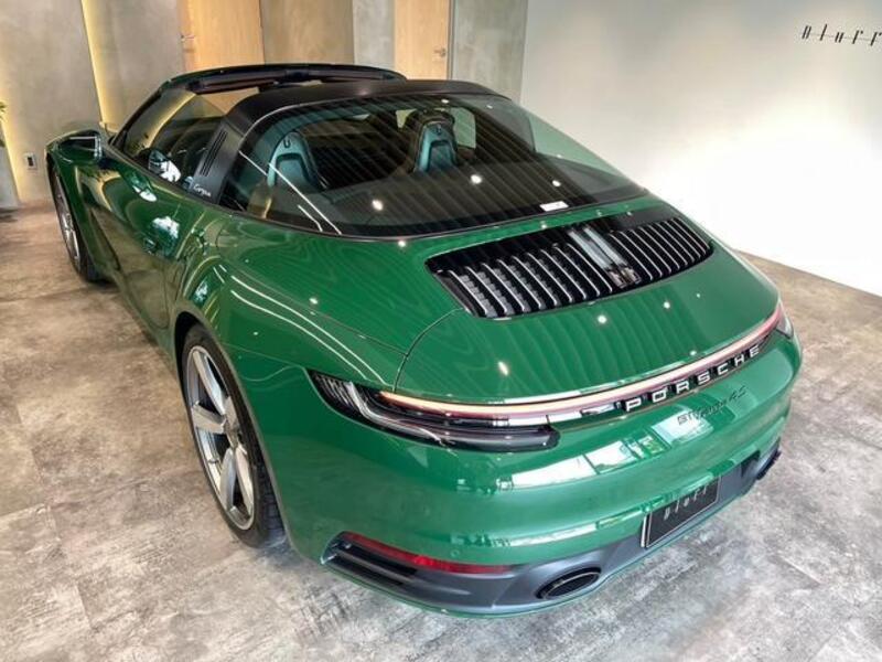 911